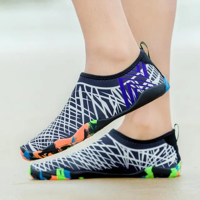 Water shoes swimming shoes lovers swimming shoes beach surfing non-slip wear-resistant diving wading shoes