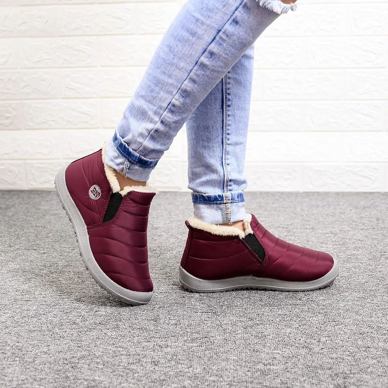 Winter Walking Shoes For Men Plush Lined Low Top Hiking Boots Non-Slip Snow Shoes For Men Casual Boots