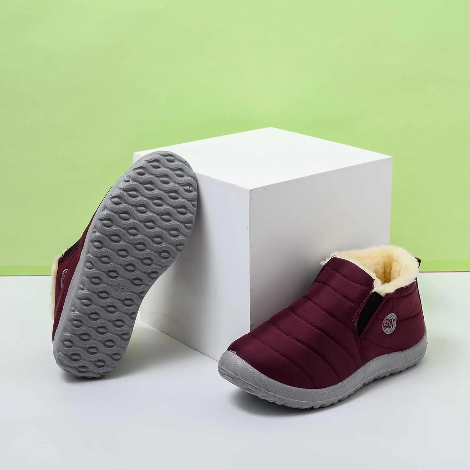 Winter Walking Shoes For Men Plush Lined Low Top Hiking Boots Non-Slip Snow Shoes For Men Casual Boots