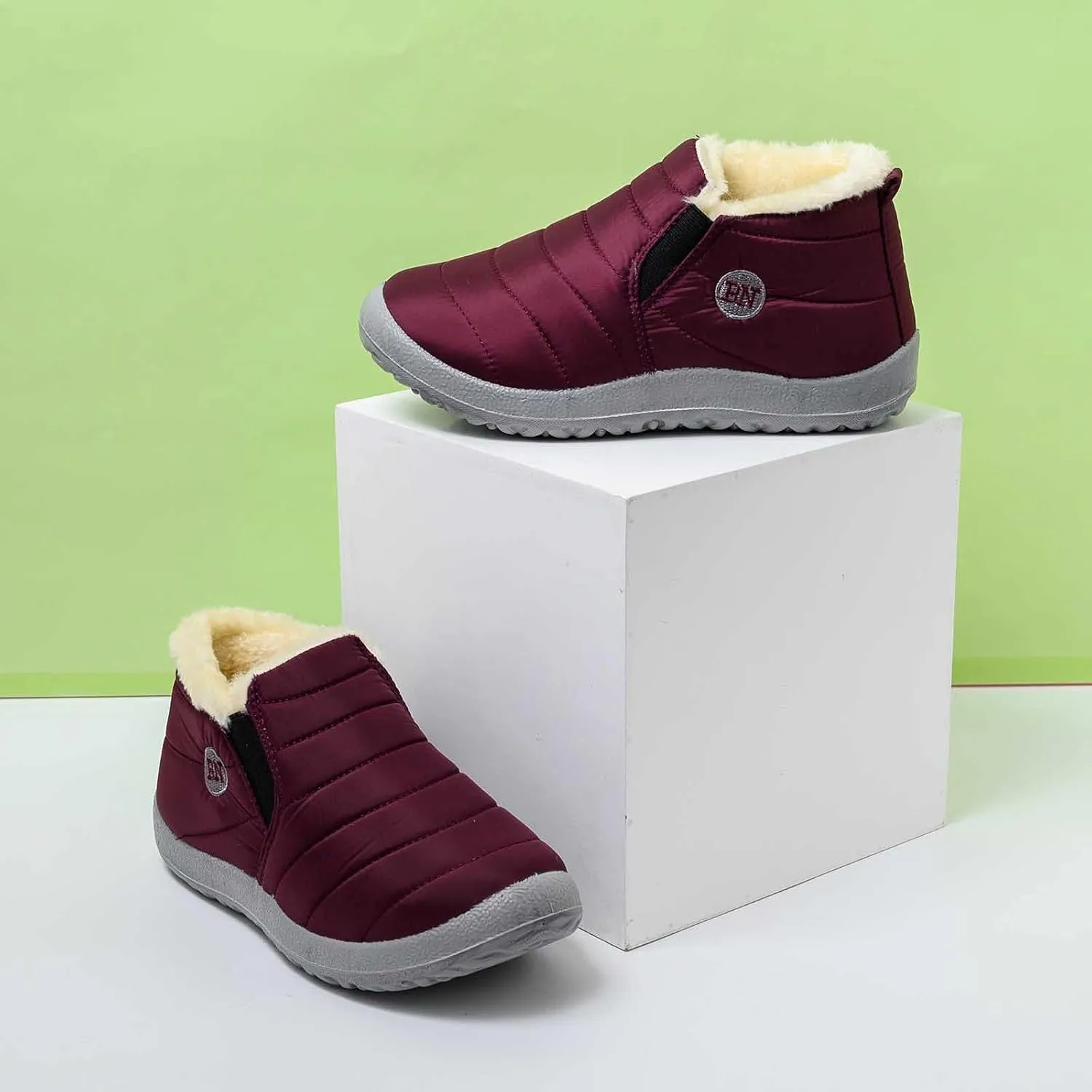 Winter Walking Shoes For Men Plush Lined Low Top Hiking Boots Non-Slip Snow Shoes For Men Casual Boots